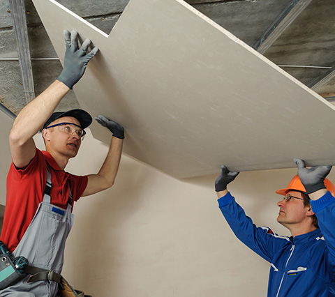 Trabajadores con cielo raso en Bogot